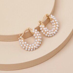 Lulu's Whit Pearl Huggie Hoop Earrings Gold